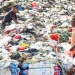 Pemulung mengais sampah di TPA Rawa Kucing Kota Tangerang. Pemulung masuk ke dalam kategori masyarakat berpenghasilan rendah. DEDE KURNIAWAN/BNN