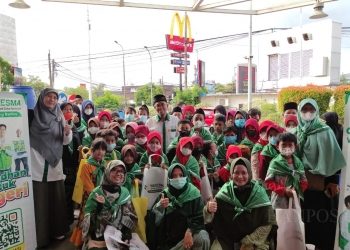 ISTIMEWA
Yakesma Banten ajak anak yatim JJS, shopping dan buka puasa bersama di salah satu mall di Kota Serang, Sabtu (9/4).
