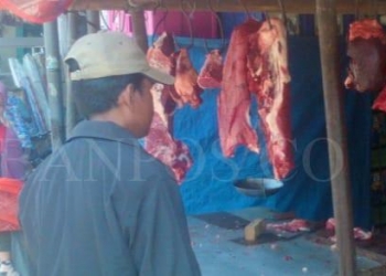 Suasana penjualan daging kerbau di wilayah Malingping, Lebak selatan (Baksel). Minggu (1/5/2022).