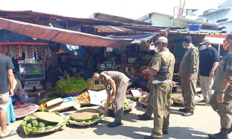 Dilarang Berjualan di Pinggir Kali, Pedagang Kali Sipon Ditertibkan