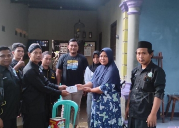 Pengurus PC PS Pagar Nusa Kabupaten Pati, Jawa Tengah menyerahkan bantuan kemanusiaan penyintas banjir bandang di Pati, Minggu (24/7/2022) lalu.