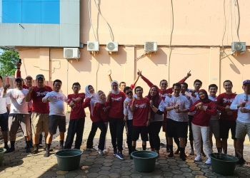 para karyawan PT Jamkrida Banten saat berfoto bersama usai menggelar kegiatan perlombaan 17 Agustus, di area halaman kantor Jamkrida Banten, Jumat (19/8/2022) / ISTIMEWA