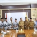 Persatuan Guru Republik Indonesia (PGRI) Provinsi Banten dan Kota Serang foto bersama usai melakukan audiensi bersama dengan Walikota Serang, Syafrudin, Senin (24/10) di Puspemkot Serang