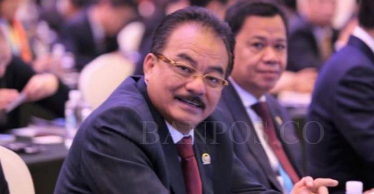Dewan Minta Penny Mundur