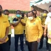 Sekretaris DPD Partai Golkar Jatim Sahat Tua Simanjuntak mendampingi Ketua Golkar Jatim M. Sarmuji saat meninjau vaksinasi dosis dua di Kantor Golkar Jatim, Surabaya, Jawa Timur, Selasa (24/8/2021). (ANTARA/HO-Golkar Jatim)