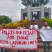 LUKMAN HAPIDIN/BANTEN POS 

IMC saat menggelar aksi di Landmark Kota Cilegon mendesak APH menindaklanjuti aduan terkait dugaan korupsi pasar di Kota Cilegon.