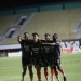 Penyerang Persita Tangerang Wildan Ramdhani (kedua kiri) merayakan keberhasilannya mencetak gol bersama rekan-rekannya pada pertandingan pekan ke-11 Liga 1 Indonesia menghadapi PSS Sleman di Stadion Maguwoharjo, Sleman, Kamis (29/9/2022). (HO-Persita Tangerang)