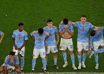 Ekspresi para pemain Spanyol selama adu penalti berlangsung dalam pertandingan babak 16 besar Piala Dunia 2022 melawan Maroko di Education City Stadium, Al-Rayyan, Doha pada 6 Desember 2022. ANTARA/MANAN VATSYAYANA/AFP