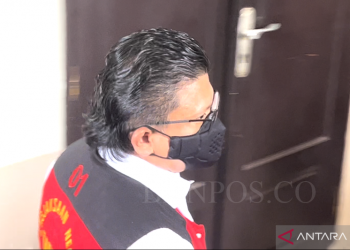 Terdakwa kasus pembunuhan Brigadir Nofriansyah Yosua Hutabarat (Brigadir J), Ferdy Sambo, menuju ruang sidang utama di Pengadilan Negeri Jakarta Selatan, Jakarta, Senin (13/2/2023). ANTARA/Putu Indah Savitri