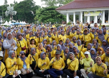 Bupati Serang Ratu Tatu Chasanah usai mengikutu senam bersama dalam rangka hari ulang tahun PKK yang ke-51 di halaman Pendopo Bupati Serang, Jumat (10/3).