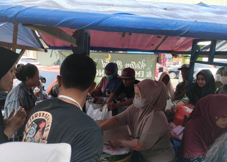 Berburu Tajil Diawal Ramadan, Ketan Bintul Masih Jadi Favorit