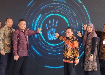 Direktur Utama PT KS Purwono Widodo saat meresmikan Gedung Command Center Kawasan Industri Krakatau, Selasa (21/3/2023). (LUKMAN HAPIDIN/BANTEN POS)