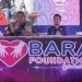 Founder Bara Foundation, Standius Bara Prima (kiri) dalam kegiatan pembukaan lomba e-sport di GOR Ciceri, Kota Serang, Sabtu (11/3).