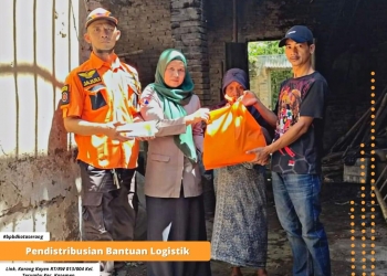 BPBD Kota Serang saat mendistribusikan Bantuan Logistik, Senin (6/3).