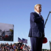 Donald Trump kampanye perdana sebagai kandidat calon Presiden Amerika Serikat dari Partai Republik di Bandara Regional Waco, Texas, 25 Maret 2023. (Foto AP /Nathan Howard)