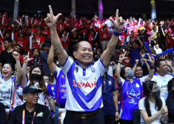 Wakil Ketua MPR Syarief Hasan menyaksikan pertandingan terakhir putaran kedua final four Proliga 2023 itu bersama Presiden Keenam Susilo Bambang Yudhoyono, Ketua Umum Partai Demokrat Agus Harimurti Yudhoyono yang didampingi istri Annisa Pohan, di GOR Sritex Arena Solo, Minggu (12/3) malam. (Foto: Istimewa)