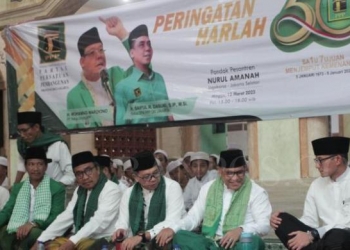 Partai Persatuan Pembangunan (PPP) DKI Jakarta memperingati Hari Lahir (Harlah) ke-50 partainya di salah satu pondok pesantren Nurul Amanah, Jakarta Selatan, Minggu (12/3). (Foto: Ist)
A+ A-