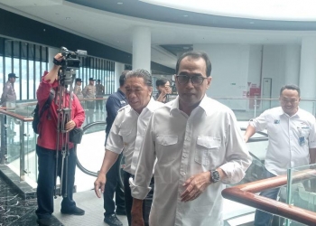 Menteri Perhubungan (Menhub), Budi Karya Sumardi, usai rapat koordinasi persiapan angkutan Lebaran 2023 di Pelabuhan Merak, Sabtu (11/3).