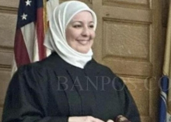 Nadia Kahf, hakim berhijab pertama di Amerika Serikat. (Foto: Anadolu Agency)