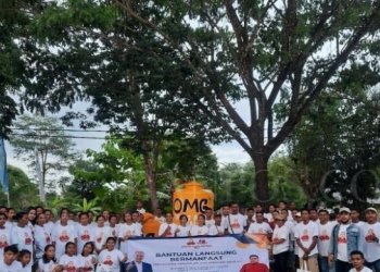 Sukarelawan Orang Muda Ganjar (OMG) cabang Belu membawa bantuan untuk warga Desa Tulakadi, Kabupaten Belu, Nusa Tenggara Timur (NTT), Selasa (28/3). (Foto: Ist)