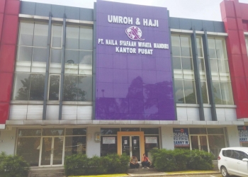 Kantor Pusat Travel Naila Safaah Terbengkalai.