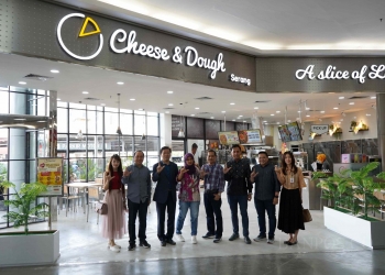 Jajaran Direksi LOTTE pada Pembukaan Cheese & Dough di LOTTE Grosir Serang.