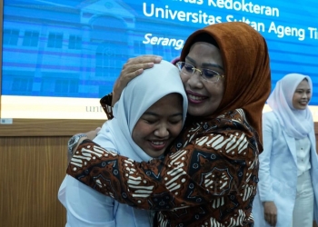 Bupati Serang, Ratu Tatu Chasanah, saat menghadiri janji para calon dokter muda FK Untirta, Jumat (14/4).