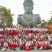 Siswa SDN IV Pecatu Badung–Kuta Selatan Bali foto bersama di depan Plaza Wisnu (Dok. GWK)