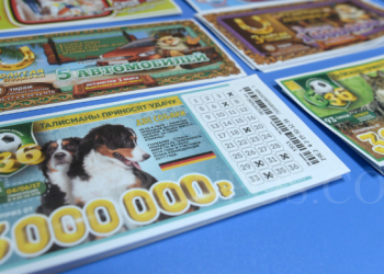 Sejumlah tiket lotre di kios Stoloto, Rusia. (Foto Sputnik / Maksim Bogodvid)