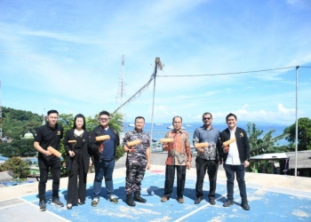 Kerjasama Lanal banten dan Lanal Banten dan Idepreneurs Club menghadirkan Kampung Tematik dengan tema 'Bukit Berwarna' di Merak, Sabtu (8/4).