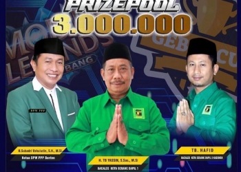 Pamflet Camat Cipocok Jaya aktif, Tb. Yassin, menggunakan atribut PPP.