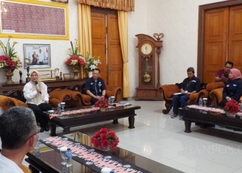 Kepala BPMP Kemendikbudristek perwakilan Provinsi Banten, Afrizal Sihotang saat bertemu Bupati Pandeglang, Irna Narulita.