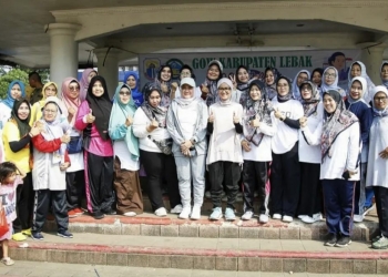 Bupati Lebak mengikuti senam bersama yang digelar oleh GOW di Alun-alun Rangkasbitung