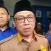 LUKMAN HAPIDIN/BANTEN POS 

Walikota Cilegon, Helldy Agustian saat diwawancarai awak media usai menghadiri HUT PT PDAM Cilegon Mandiri, Selasa (23/5).