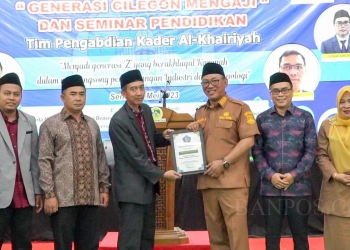Walikota Cilegon Helldy Agustian saat menghadiri Seminar Beasiswa Unival yang diselenggarakan di Gedung Serba Guna Kampus Al Khairiyah Citangkil, Kota Cilegon, Senin (29/5). LUKMAN HAPIDIN/BANTEN POS