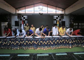 Penandatanganan berita acara penyaluran dana hibah partai politik (Parpol) di Puspemkot Tangerang.