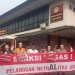Kelompok Masyarakat yang tergabung dalam Jaringan Nurani Rakyat (Janur) Banten usai melakukan Teatrikal di Gedung KASN, Senin (22/5).