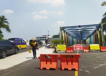 Kondisi jalan Cisadane B yang tengah ditutup untuk perbaikan.