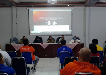 LUKMAN HAPIDIN/BANTEN POS
Suasana Kegiatan Penyampaian Model BA Hasil Vermin Dokumen Persyaratan Bacaleg pada Pemilu 2024 di Kantor KPU Cilegon, Sabtu (24/6).