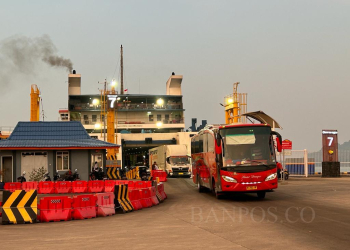 ISTIMEWA
Sebuah bus saat keluar dari Dermaga 7 Pelabuhan Merak.