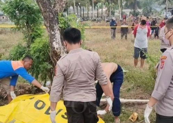 Proses Evakuasi Penemuan jenazah terikat di Bayah.