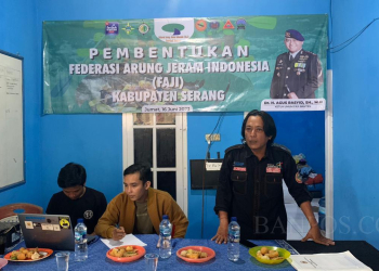 Ketua Umum FAJI Kebupaten Serang terpilih, Lulu Jamaludin (kanan), saat memberikan sambutan usai musyawarah.
