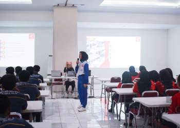 Kegiatan Safety Riding Center Honda Banten, kepada 70 siswa dari SMKN 6 Kota Serang dan SMK Nur El Falah.