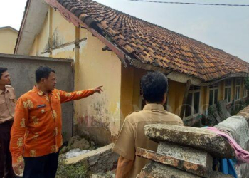 Soal Sekolah Nyaris Roboh Sudah Dianggarkan, Tapi Belum Dibangun