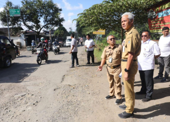 Ganjar Perbaiki Jalan Jumo-Muntung Di Temanggung