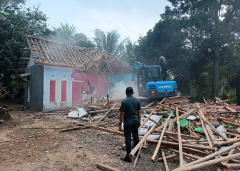 PN Pandeglang Eksekusi Dua Rumah