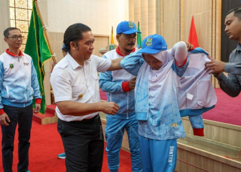 Pj Gubernur Banten Al Muktabar melepas kontingen Banten pada Pekan Paralimpik Pelajar Nasional (Peparpenas) X tahun 2023 di Palembang, Sumatera Selatan, di Pendopo Gubernur Banten di Serang, Jumat (28/7).