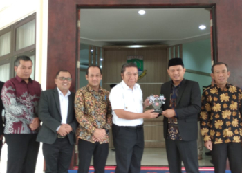 Para anggota Komisioner KPU Provinsi Banten menyambangi Gedung Pendopo Gubernur Banten dalam rangka menjalin silaturahmi jelang Pemilu 2024