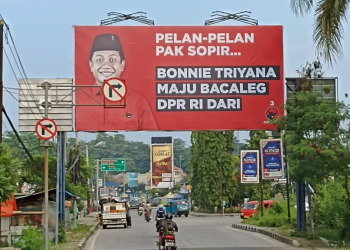 Pelan-pelan Pak Sopir! Bonnie Kenalkan Dirinya sebagai Calon DPR RI