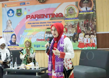 ISTIMEWA
Para wali murid di SDN Cikerut, Kecamatan Cibeber, diedukasi terkait pentingnya keterlibatan orangtua terhadap pendidikan, di Kantor Kecamatan Cibeber, Selasa (18/7).